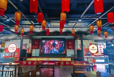 一抹福彩红，半城烟火半城情｜公益福彩扮靓奥莱广场589街区