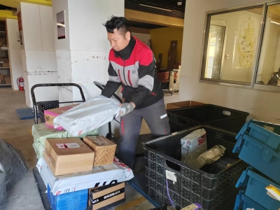 左手包裹，右手公益，顺丰速递员马庆峰：派送温暖 传递善意