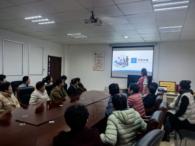 天衢新区宋官屯街道十二里庄社区开展反诈宣讲活动