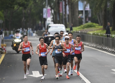 全运会历史首场跨境马拉松何杰夺冠
