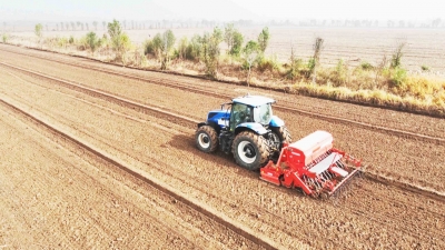 山东省“十百千万”农机推广大行动德州市小麦抗湿抢播现场演示活动在乐陵举行