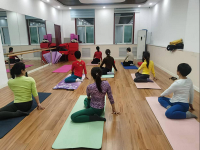 文化社区建设 | 德城区天衢街道综合文化站：瑜伽培训走进肖何庄社区