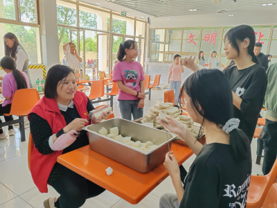 天衢新区长河街道志愿者杨明：把残缺裁成花朵