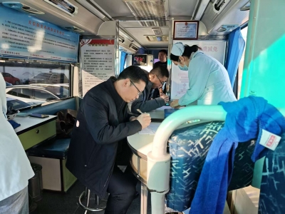 热血暖人心 大爱传真情  | 新区办组织开展无偿献血公益活动