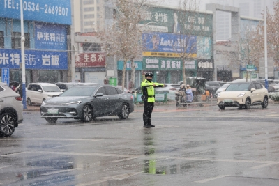 德州公安交管部门：坚守路面一线 保障雨雪天气道路交通安全