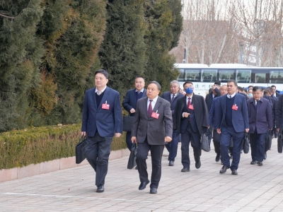 德州市十九届人大五次会议即将开幕，人大代表陆续步入会场