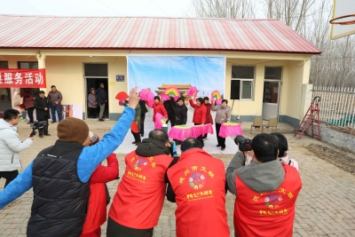 情暖腊八 定格幸福——我市举行“村村幸福照”摄影志愿服务活动