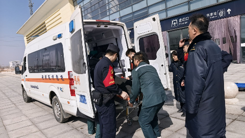 车站旅客突发疾病 齐河民警暖心救助护归途