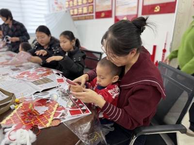 天衢新区宋官屯街道大申社区举办醒狮灯笼制作活动