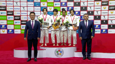 泰山体育护航2026塔什干柔道大满贯，泰山体育产业集团董事长卞青峰为中国姑娘惠欣冉颁发金牌