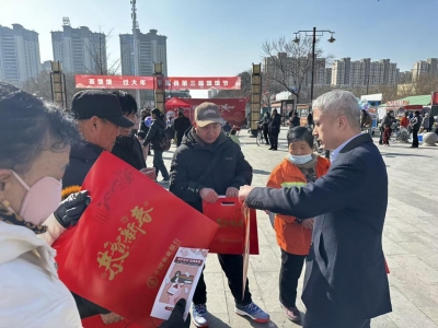 农行平原县支行：新春送福守钱袋 金融宣教赶大集