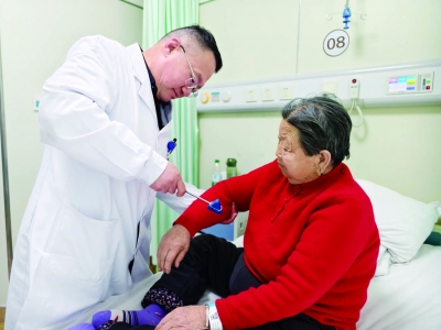 乐陵中医院急诊科主任陈勇大年初一坚守岗位