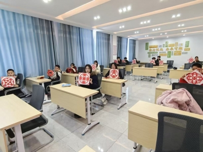 义渡口镇五虎庄社区 | 非遗剪纸进社区 文明新风润人心