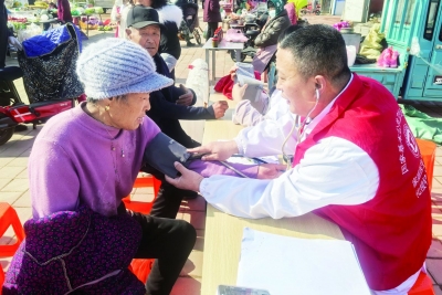 乐陵市广泛开展“学雷锋纪念日”活动—— 为城市增添温暖底色