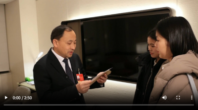 直通2026全国两会·新闻特写：给“徐爸爸”的两封信