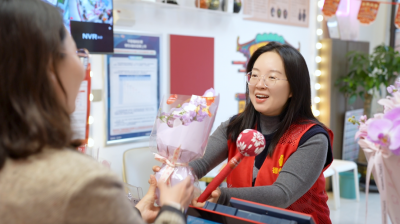 一束花的温度 一份爱的回响 | 德州福彩开展“她力量·福彩同行”三八节公益宣传活动