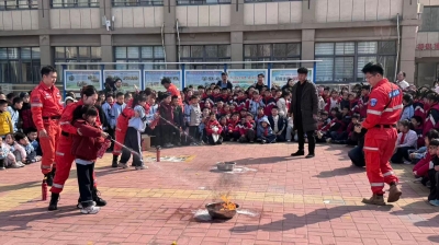 德州天衢新区弘德小学举行安全教育活动