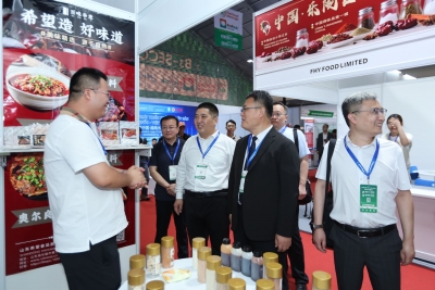 我市实施“助企出海”行动,推动本土企业紧密链接国际市场——抱团“走出去”  好品卖全球