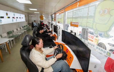 创新在一线·智造跃升 | “跟AI助教学车，真方便！”