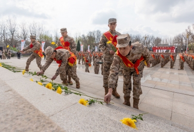 德州新兵缅怀祭扫先烈暨出征仪式举行 何昌东出席