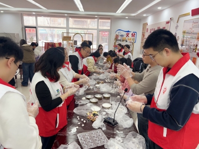 德州天衢新区袁桥镇崇文社区：共包汤圆庆佳节