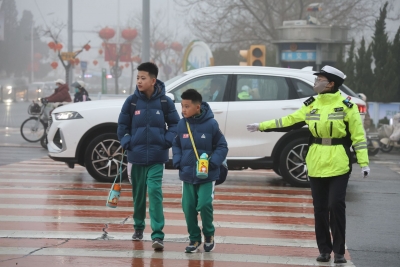 护航开学季 | 德州公安交管德城区新湖大队：暖心护学 点亮平安上学路