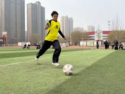 绿茵场上的向阳花：齐河女孩杜冬丽用足球照亮自己