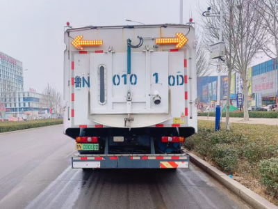 德城城管：持续开展春季环境卫生保障行动