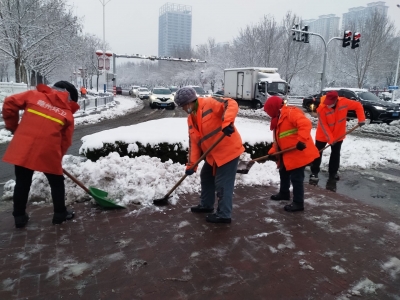 德州环卫：以雪为令昼夜奋战  全力以赴守护畅通
