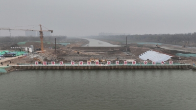 七里庄闸除险加固工程施工正酣丨14扇合页式翻板闸实现独立精准控水，确保汛期前具备泄洪能力