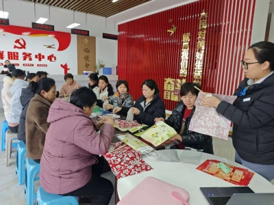 天衢新区宋官屯街道常兴社区开展艾草锤手工活动