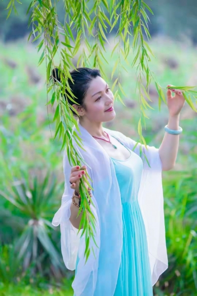 诗 · 视频｜雪梦：花海里的书页  ——致“4·23世界读书日”