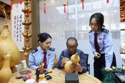 临邑县税务局：税宣走进葫芦艺术品博物馆