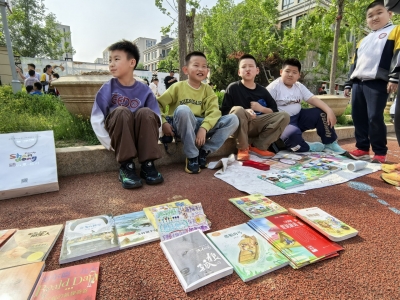 德州天衢新区沙王小学举办图书跳蚤市场活动