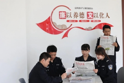 平原县人民法院：开展青年干警读书活动