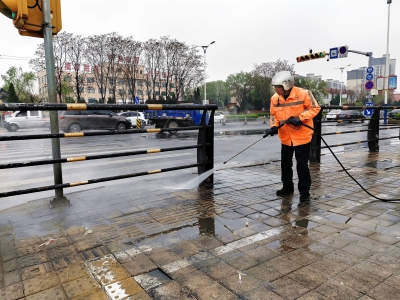 德州环卫：抢抓雨天攻坚机遇 精细保洁彰显效能  