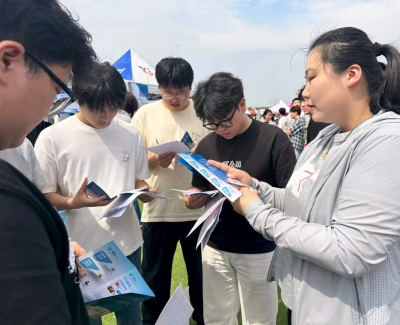 十万优选岗位帮就业 | 天衢新区工会：服务送到校园里
