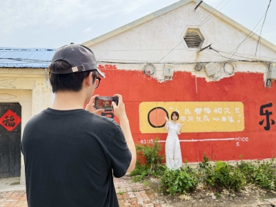 德城区天衢街道于庄村联合大学生志愿者绘制30面主题墙绘 |   美景上墙 乡村“换装”