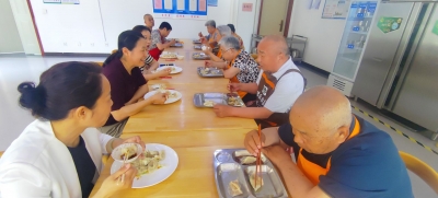 乐陵：养老院有了陪餐员