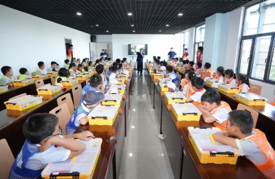 探秘科技世界 点亮童心梦想 | 德州AI智能与低空应用科创教育实践中心迎来首批“小访客”