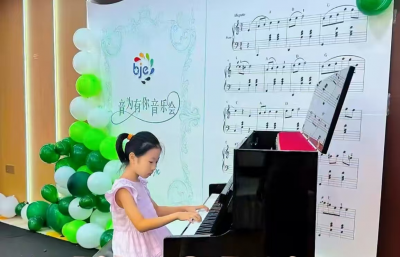 智慧家长·同行的光 | 不催不赶 陪她奔向远方