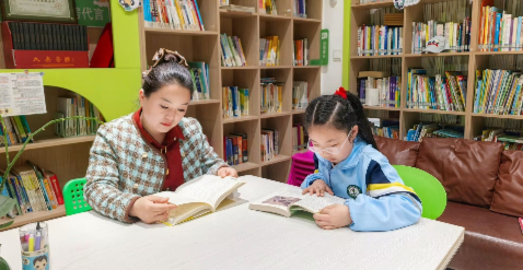 智慧家长·同行的光 | 在陪伴中种下善良 在劳动里学会担当