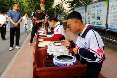 德州市第五中学举办“六一”篝火晚会