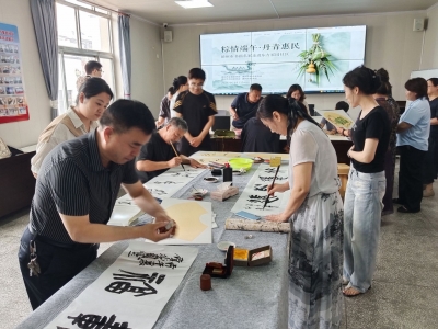 德州市书画名家走进东方家园社区开展文化惠民活动