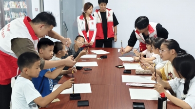 天衢新区宋官屯街道滨河社区举办青少年公益书法培训