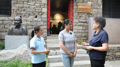 跨越三代人的党员徽章