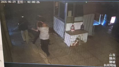 德城区广川街道长河明珠小区保安王松连深夜勇擒窃贼