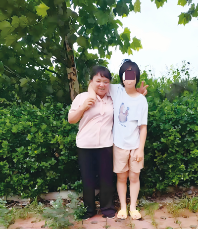 一个电话牵起千里亲缘，齐河爱心妈妈官读花和重庆女孩跨越1400公里的“母女情”