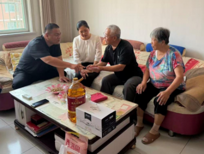 “暖心敲门”情暖老兵 | 平原县多方协同送出百余份“八一暖心包”