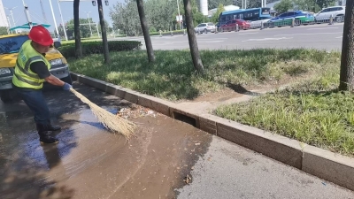 消除雨天积水烦忧！德州市政清理10条主干道流水槽